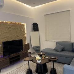 شقه بتصميم انيق ودخول ذاتي بمكان مميز