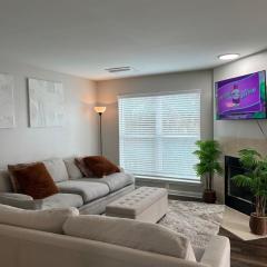 Stylish 2BR APT near downtown shopping IPTV
