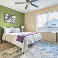 Stylish King 1BR 8 Min to Downtown Pool Gym & Parking 04