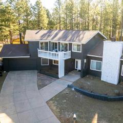 Family-Friendly Getaway Hot Tub Views EVSE