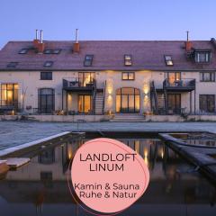 Landloft Linum - Ausgebaute Scheune mit Aussicht, Naturpool, Kamin, Sauna, Luxusausbau, handverlesene MidCentury Möbel & Kunst