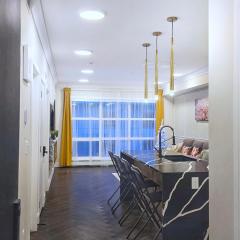 Family Stylish 2BR Condo with City View, Downtown, Balcony, Free Parking & In-Suite Laundry!