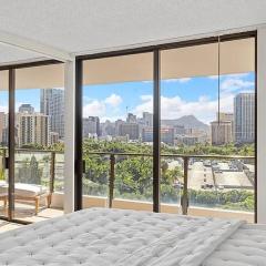 Honolulu Retreat with Panoramic Views and Lanai