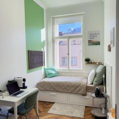 Old Town Green Room with private bathroom