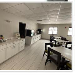 Red Roof Inn and Suites