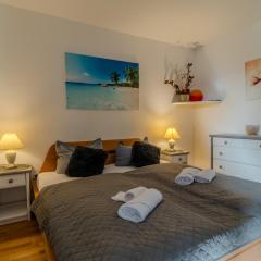 Schoenes 1 Zimmer - Sauna - Schwimmbad - Free Parking