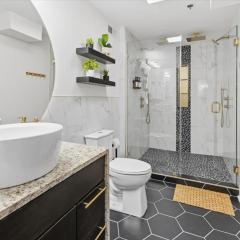 Corner Flat off Meridian - Walk Anywhere Downtown