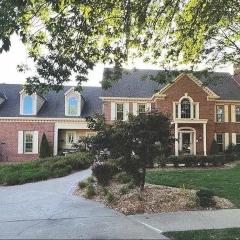 World Cup Ready - Spacious 5-Bedroom Home with Pool, Hot Tub, and Outdoor TV