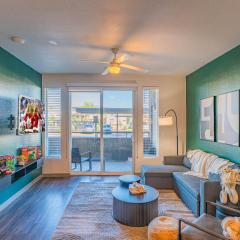 Near the Stadium with BalconyPoolGymWDParking