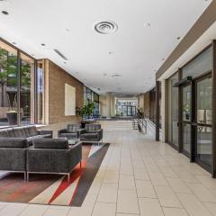 Beautiful bright cozy condo!