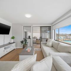 Jolly turtle - pool, private jetty, PMQ canals