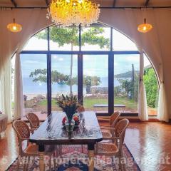 Serenity Sands Villa, Beachfront and Mountain View