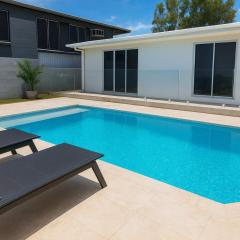 Beachfront Pet-Friendly Home with Private Pool Townsville