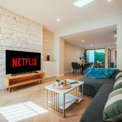 2 Bedroom Apartment Darlinghurst with Patio Access