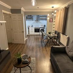 Free Parking - 4 Beds - Great Transport