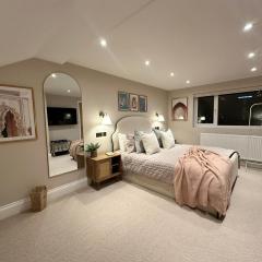 Stylish 4 bed home in Old Trafford next to MUFC