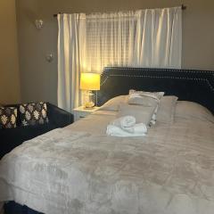 Sunny guest suite near the beach