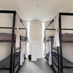 Wavez Lombok Hostel