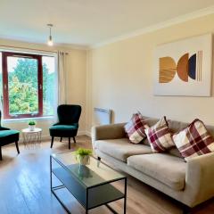 Garden-View 2BR Apartment - Free Parking & WiFi