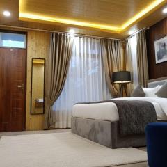 Evergreen Heights - Balcony - Rooftop - Family Groups