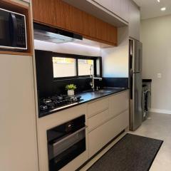 Apartamento moderno, a 200 metros da praia com pátio,piscina e churrasqueira privativa 2 vagas de garagem