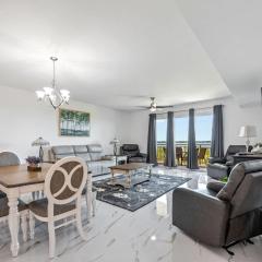 River Fly-In 3BR Luxury Condo w Resort Amenities