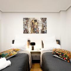 Augusta Prima - Stylish Central City Apartment - Town Hall near - for up to 7 Guests