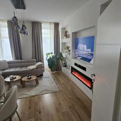 Chic & Comfortable Newly Renovated 2-Bedroom Flat