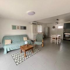 Gite indépendant dans propriété sécurisée avec piscine