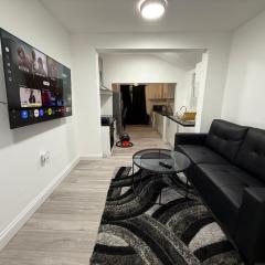 Cosy Six Bedroom house in Bedford Town