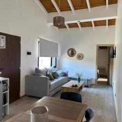 Apartamento hasta 4 personas con jardin, parrilla y, estacionamiento gratuito Ubicado cerca de la ciudad y, a 20 minutos del cerro Catedral