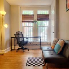 King bed 1BR Entire APT Downtown w Free Parking