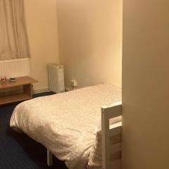 Charming Garden Guest House in Hayes & Harlington