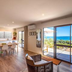 Waiheke Beachfront Apartment - Coast and Country