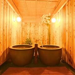 庭音日和 2つの半露天壺湯でくつろぐ宿 大家族向け広々一棟貸し 駐車場2台 浴室2箇所