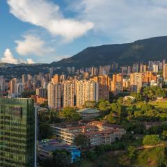 El Poblado 3 BR Family Apt with Breathtaking View