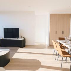 Milton Oasis level 16- Luxury Apt near Milton Station