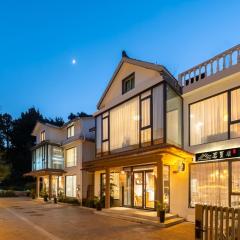 The Tea & Bamboo Retreat A serene homestay offering complimentary bamboo weaving workshops and tea tasting experiences.