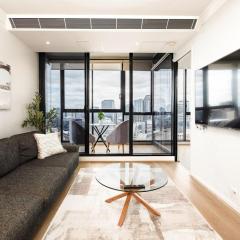 Skyline Outlook - Free Parking, Pool & Gym