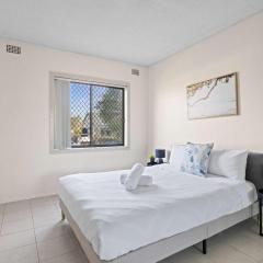 Well-Located 2BR Stay Near Auburn Station & Shops