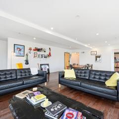 Beautiful 4th Floor Walk-Up Apartment in Old City