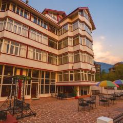 Hotel Out Town Manali # Near Mall Road # Parking # Lift # Open Terrace # Cafe