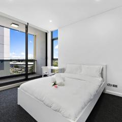 Chic 2BR Apartment – Easy City & Airport Access