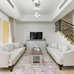 Serene 2BR Villa, Minutes Drive to Miracle Garden and Dubai Butterfly Garden, Steps from Golf Course, Palmera 2, Arabian Ranches by Deluxe Holiday Homes