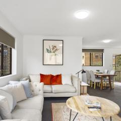 Bright 2-Bed Apartment in Leafy New Farm