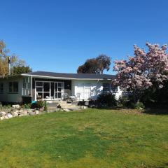 Double bedroom with Queen size bed - Gateway to your adventures