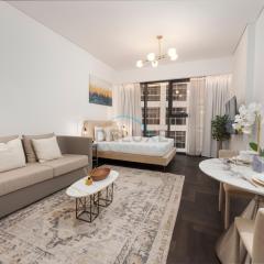 Studio Just Minutes Drive to Downtown Dubai Top Attractions, Close to Zabeel Stadium, O10 Building, Al Jaddaf by Deluxe Holiday Homes
