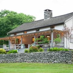 Historic Winery Farmhouse by Lake