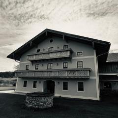 SEEBERGER GÜTL - by "Schloss Gessenberg" Exclusive apartments with a historic ambience for lovers of art and antiques