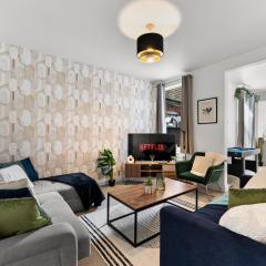 Sleek and Stylish Abode - Parking